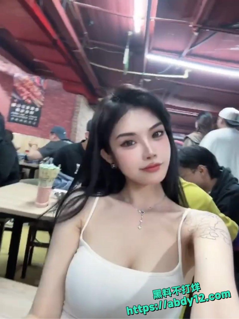 上海黄丽娜跪舔深喉视频1