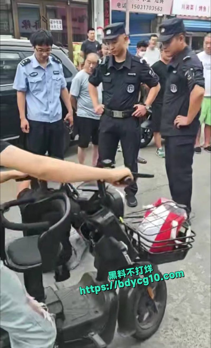 本来只是打架斗殴然后变成骂警察袭警了1
