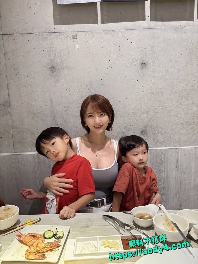 梁梁人妻反差写真视频曝光1