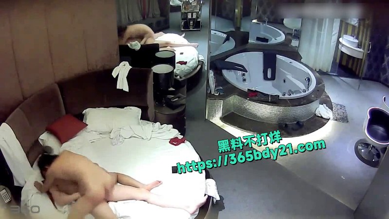 漂亮少妇被猥琐哥按摩棒撩到失控 4