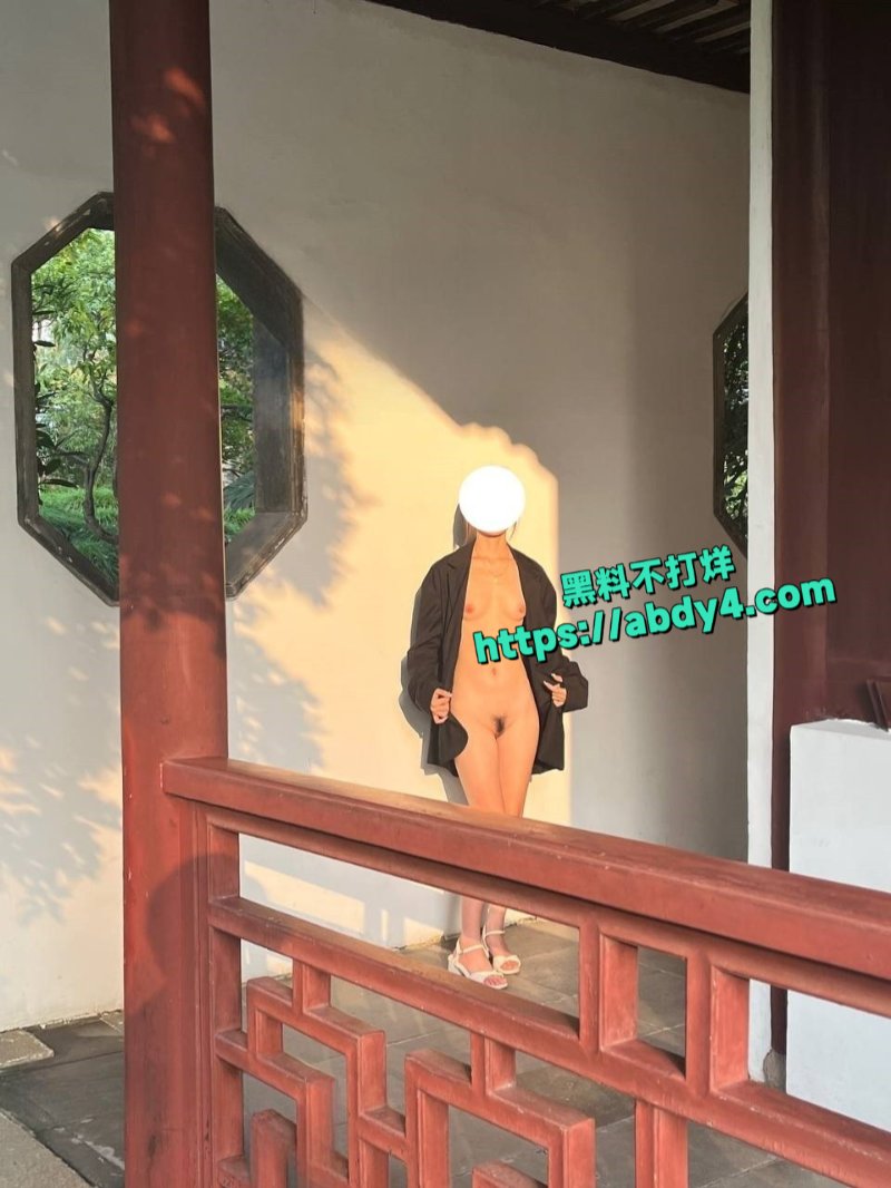 极品大学生校内玩户外露出11