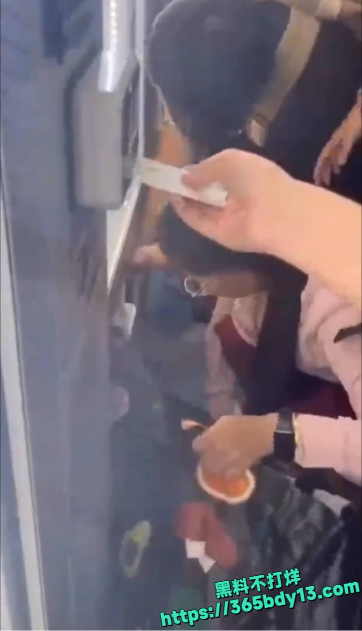 1米9男网红跨女洛丽塔装挑战禁烟6.