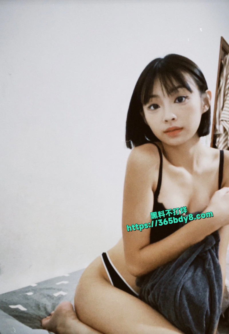 高颜值短发网美依婷16