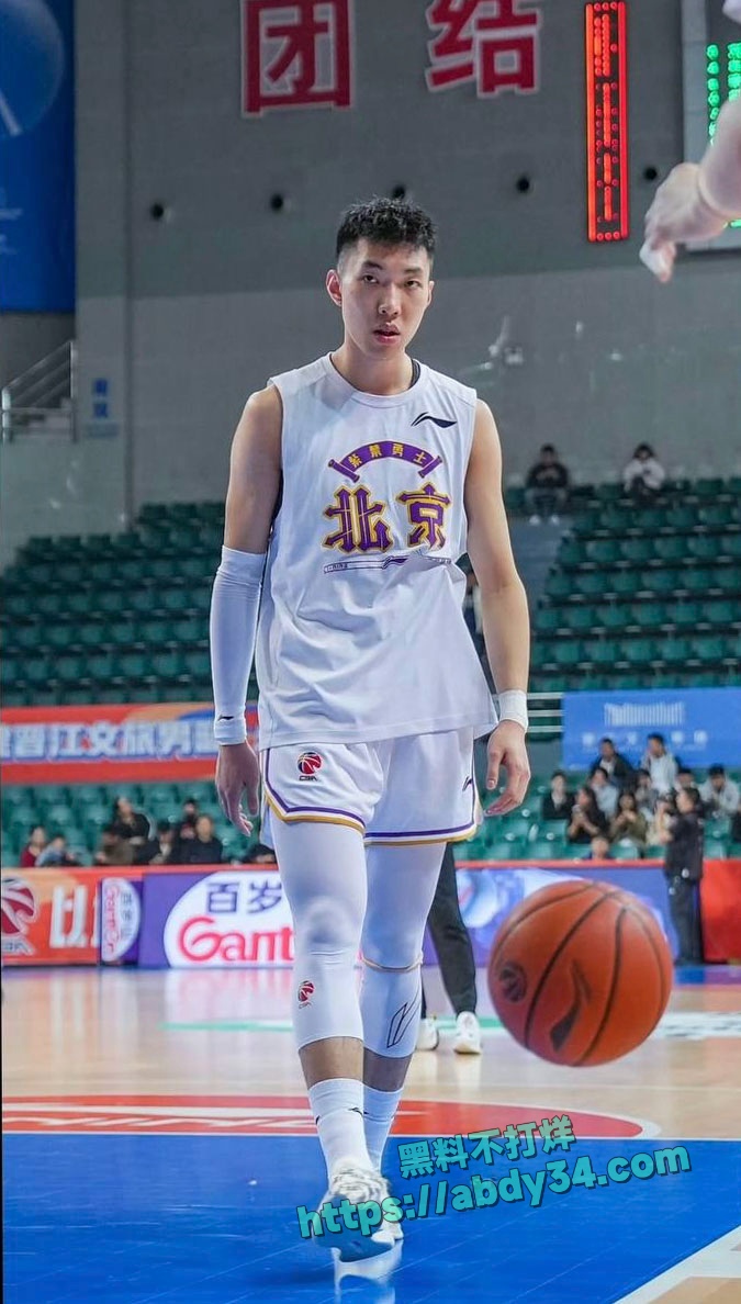 北京CBA男篮球员廖三宁劈腿 39