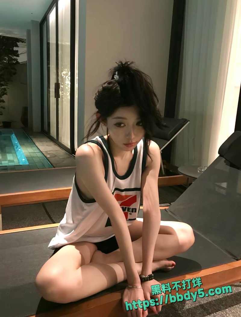 女网红小伊伊包养小鲜肉24