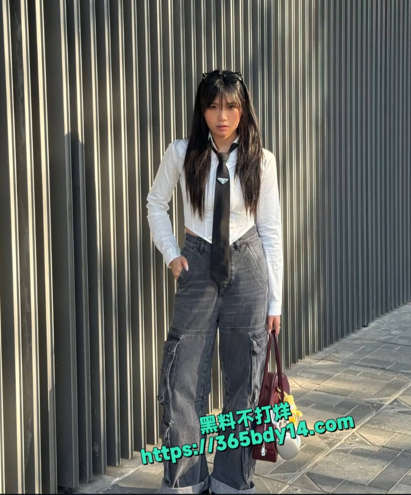 邓紫棋男友魏骏杰出轨香港女歌手林芊莹24