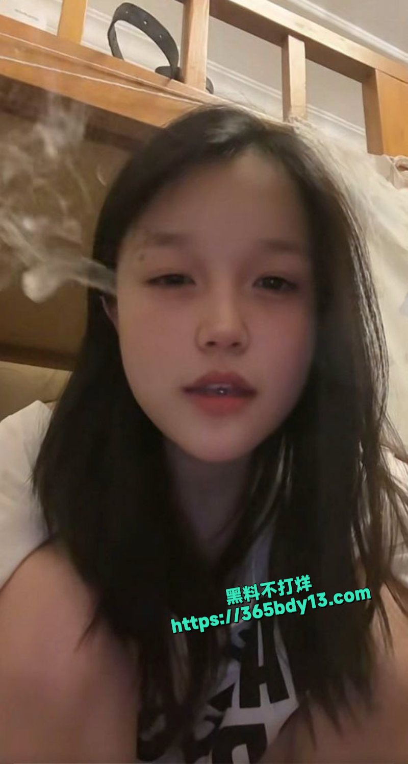 湖南长沙精神小妹刘思雨不雅私拍合集2