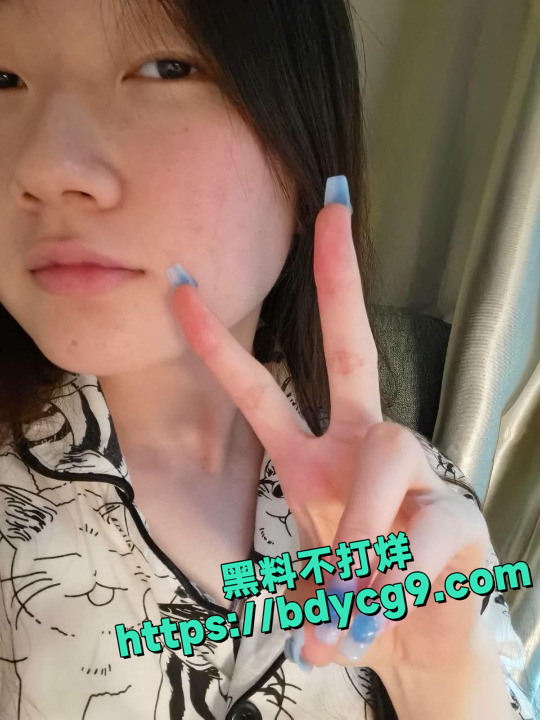 曲阜师范大学05年小母狗何鑫裸体自拍玩穴9