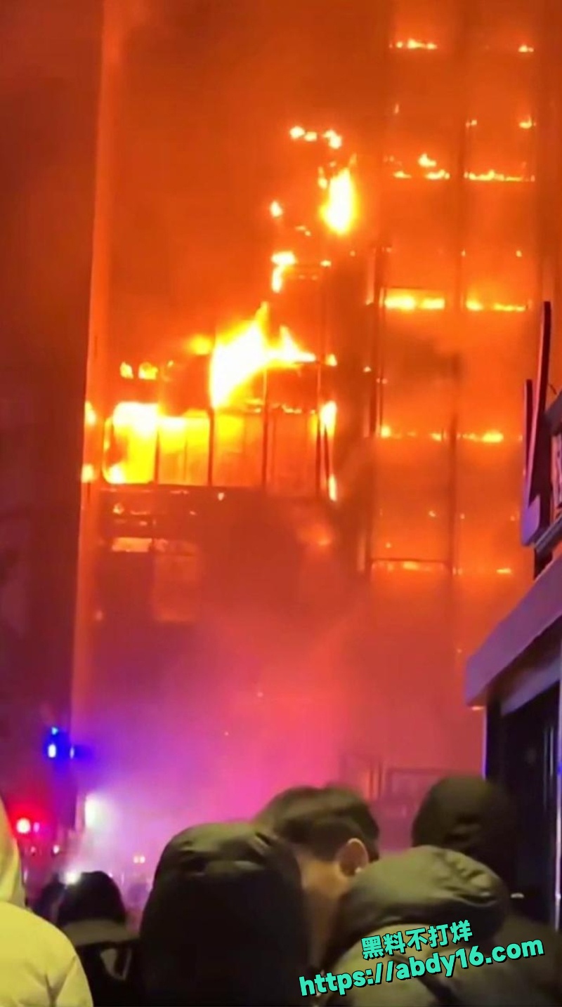 呼和浩特海亮广场烧烤店大火7