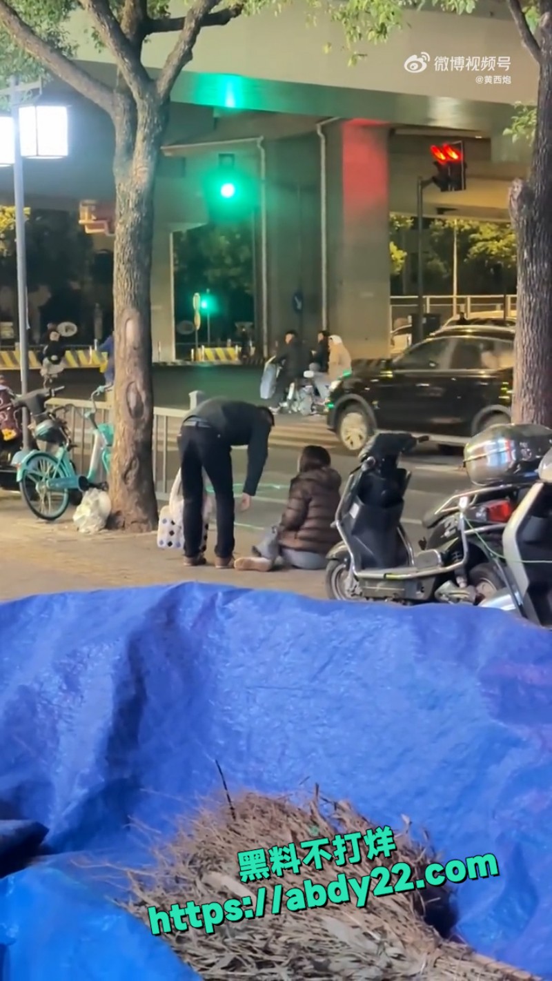跨年男友没有安排集美在街头崩溃大哭 5