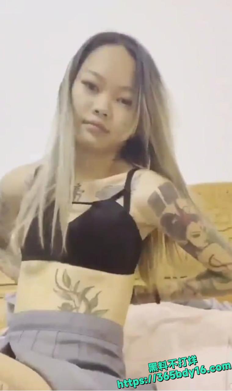 笑笑精神小妹出卖肉体5.
