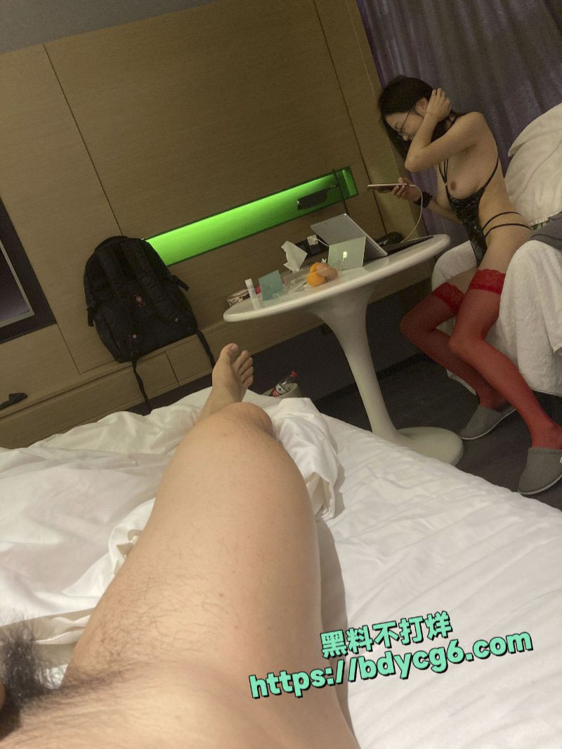 反差婊刘璐与金主爸爸换装情趣内衣性爱视图流出7