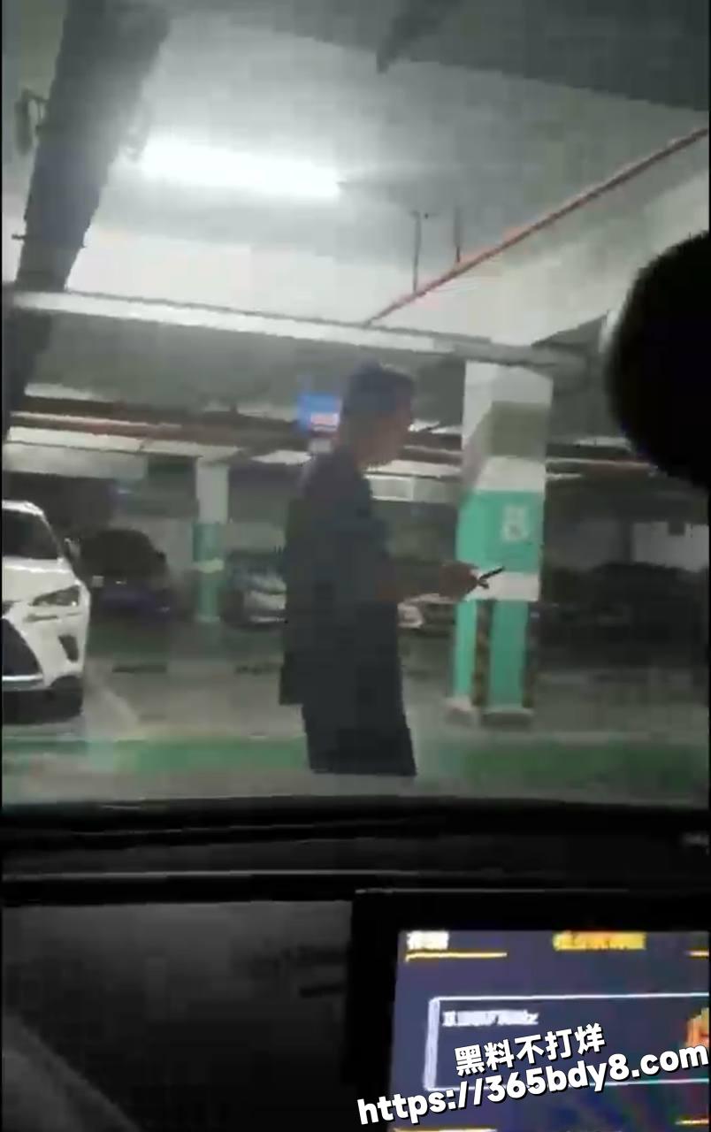 苏州女子停车压线3