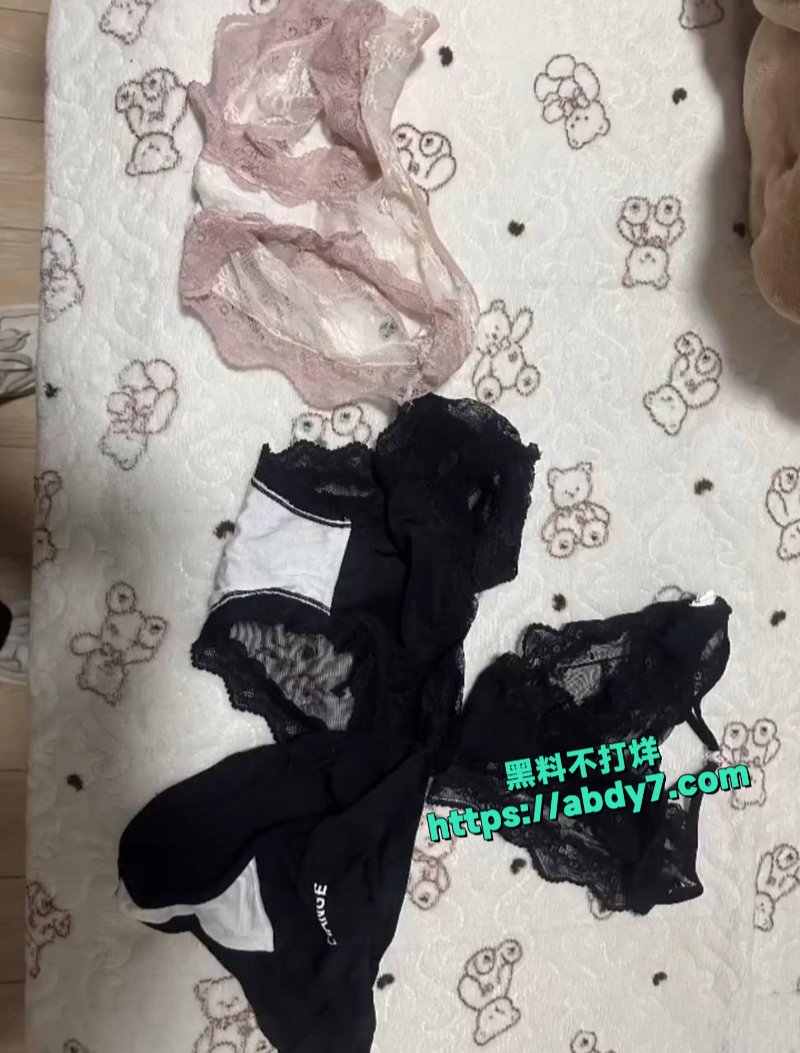 扫楼大神潜入房间打胶3