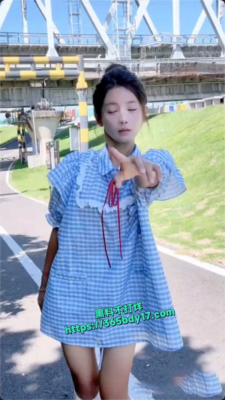 抖音清纯女大萝莉蜡笔小憨憨真空直播走光 7