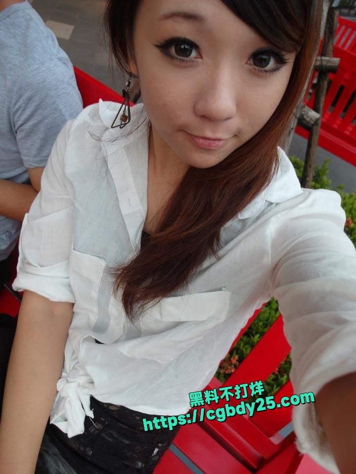 肉感人妻少妇背老公出轨纹身小伙3