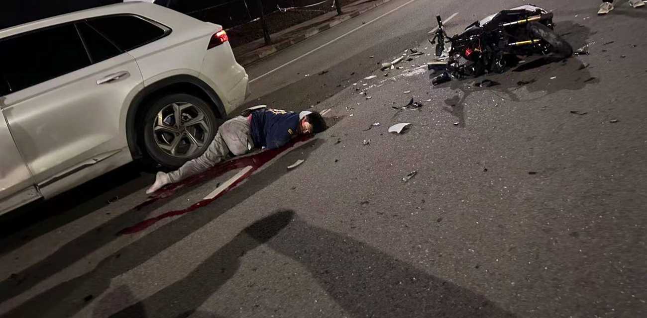 成都龙泉电动车撞汽车惨烈车祸 精神小伙飙车炫技 不料撞上调头老六命丧黄泉