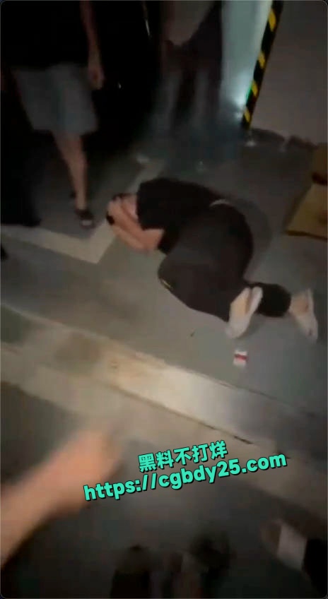 偷抵押车被抓包按在地下停车场一顿暴打2