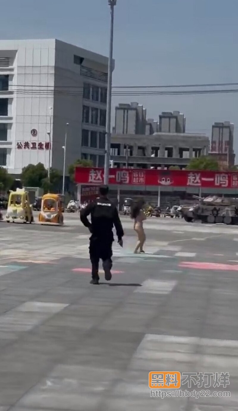 太和万达女子裸奔事件2
