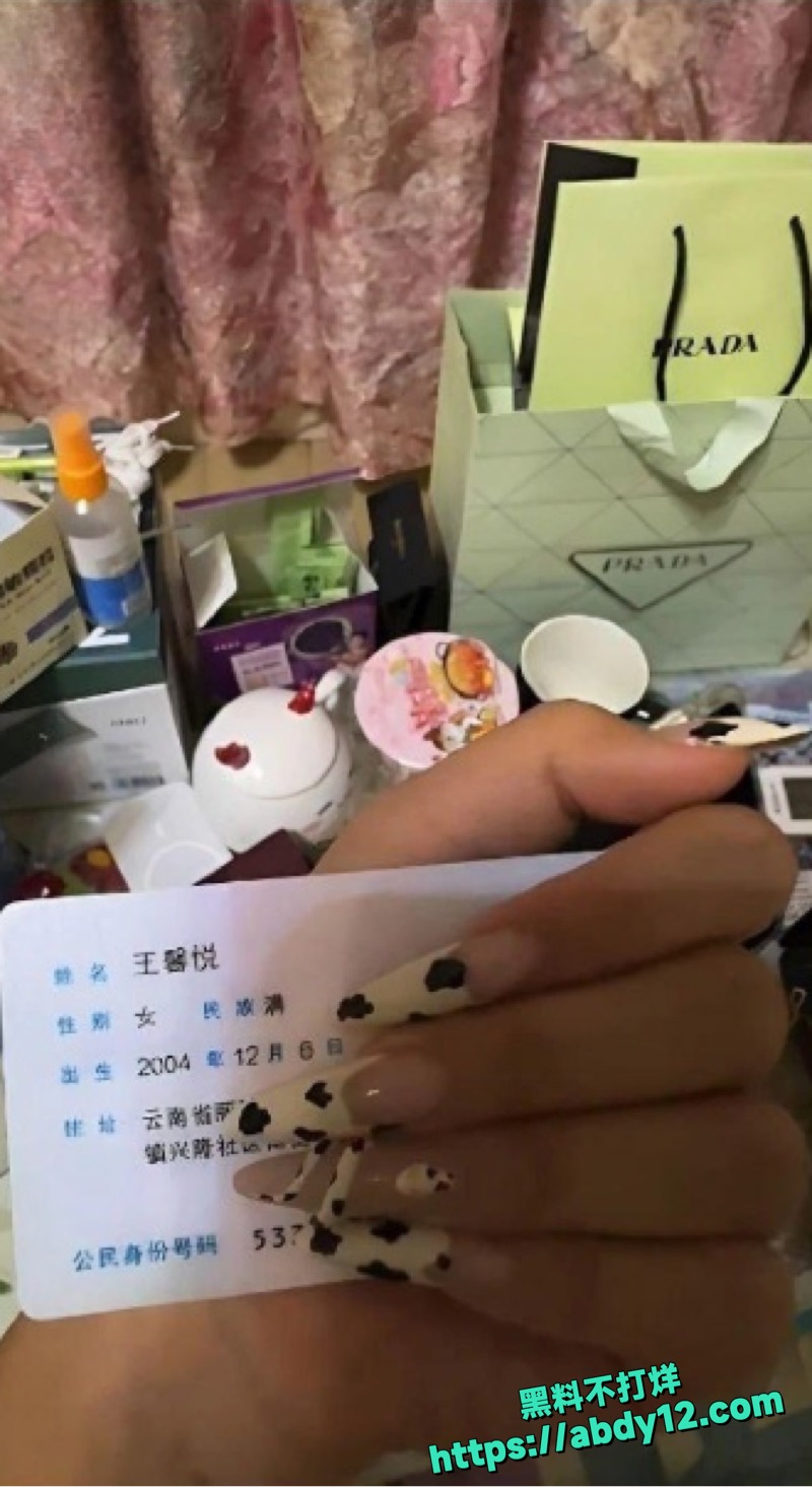 王馨悦掰穴求包养视频3