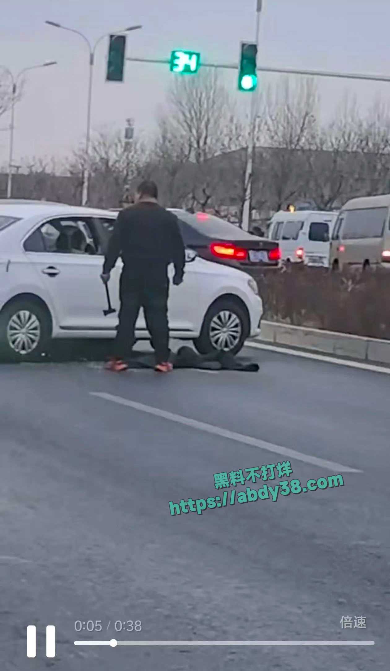 河北阿那亚门口斧头砍人事件 8