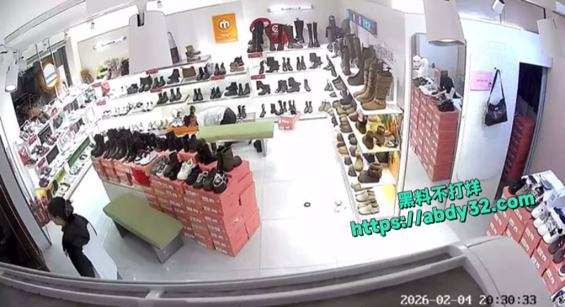 山东菏泽曹县精神小伙打人砸店4