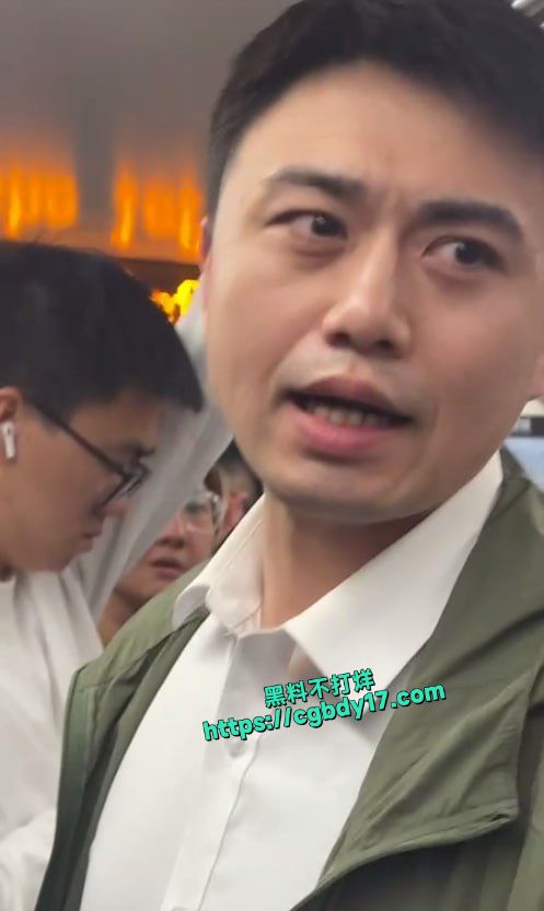 地铁上小伙打飞机射小仙女屁股上5