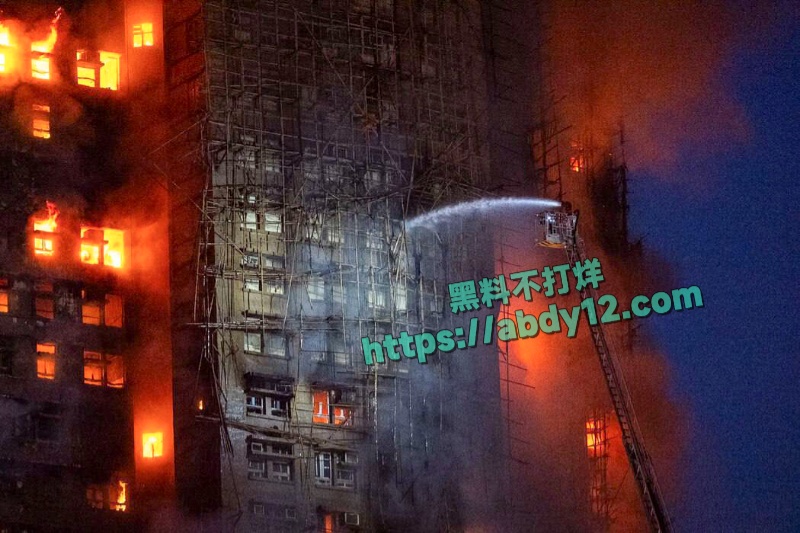 香港大埔宏福苑维修工地起火 10