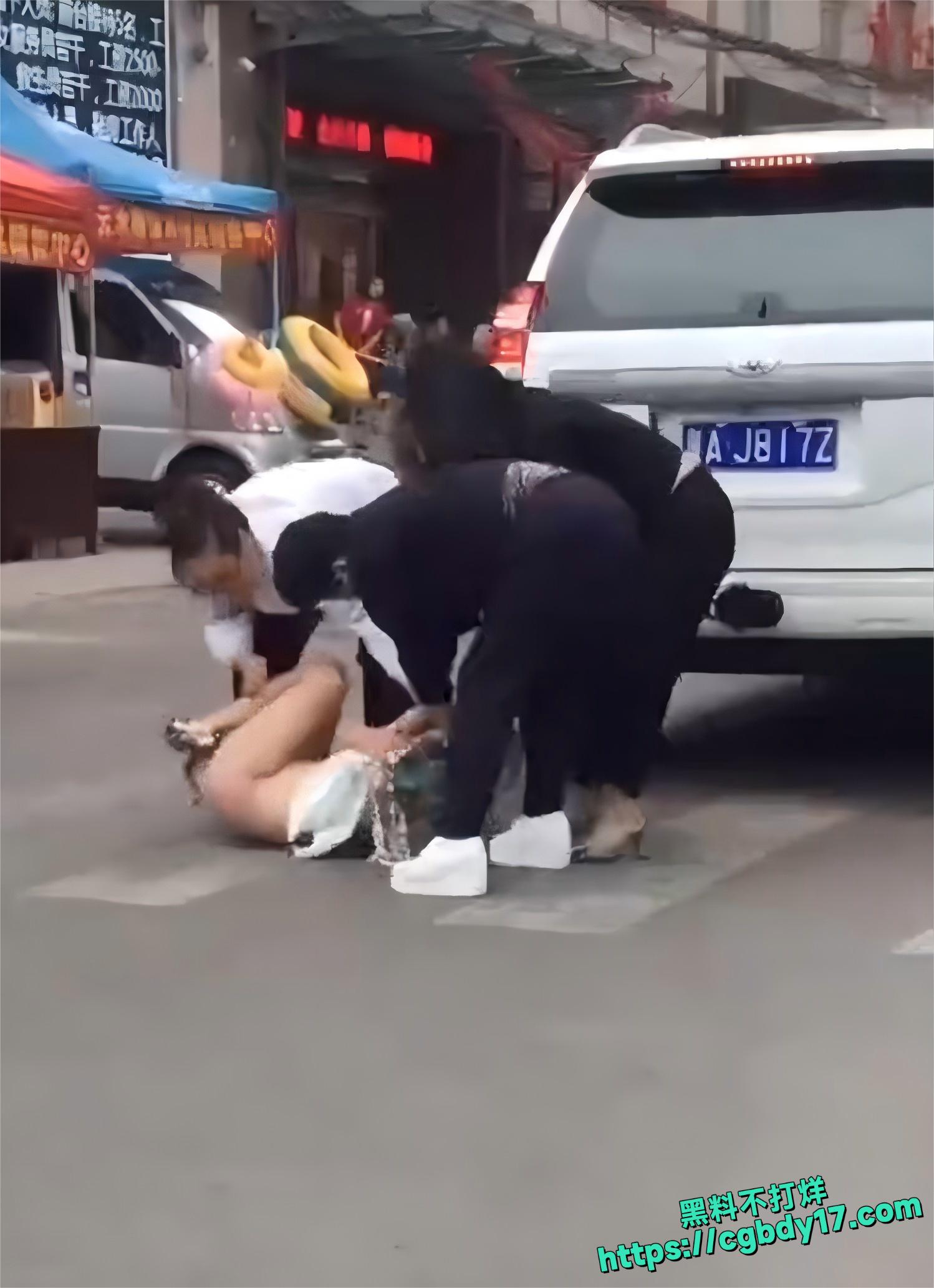山西省太原市当街打小三2