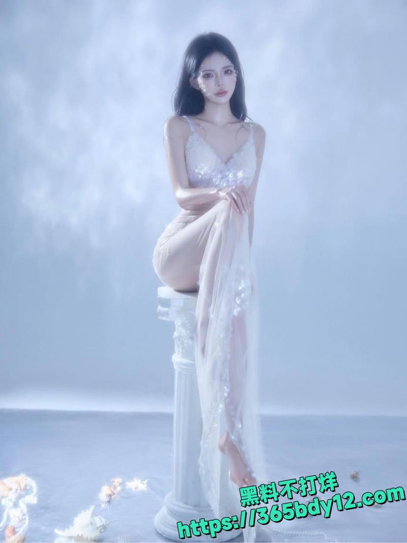 网红依婷与男友激情自拍后入视频5.