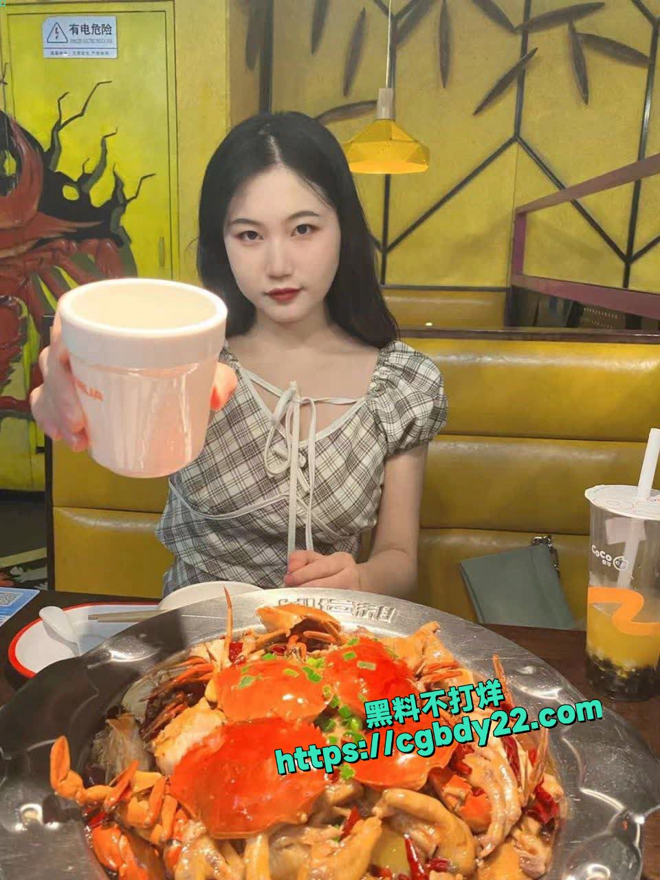 反差大学生车震口交自慰2