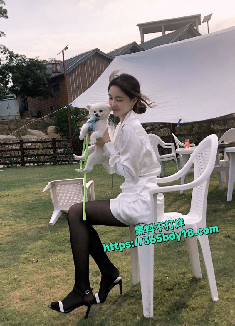 可爱甜美的反差女友吴语萌1