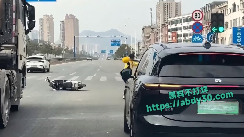 路怒症爆发堵路1v1激烈打架3