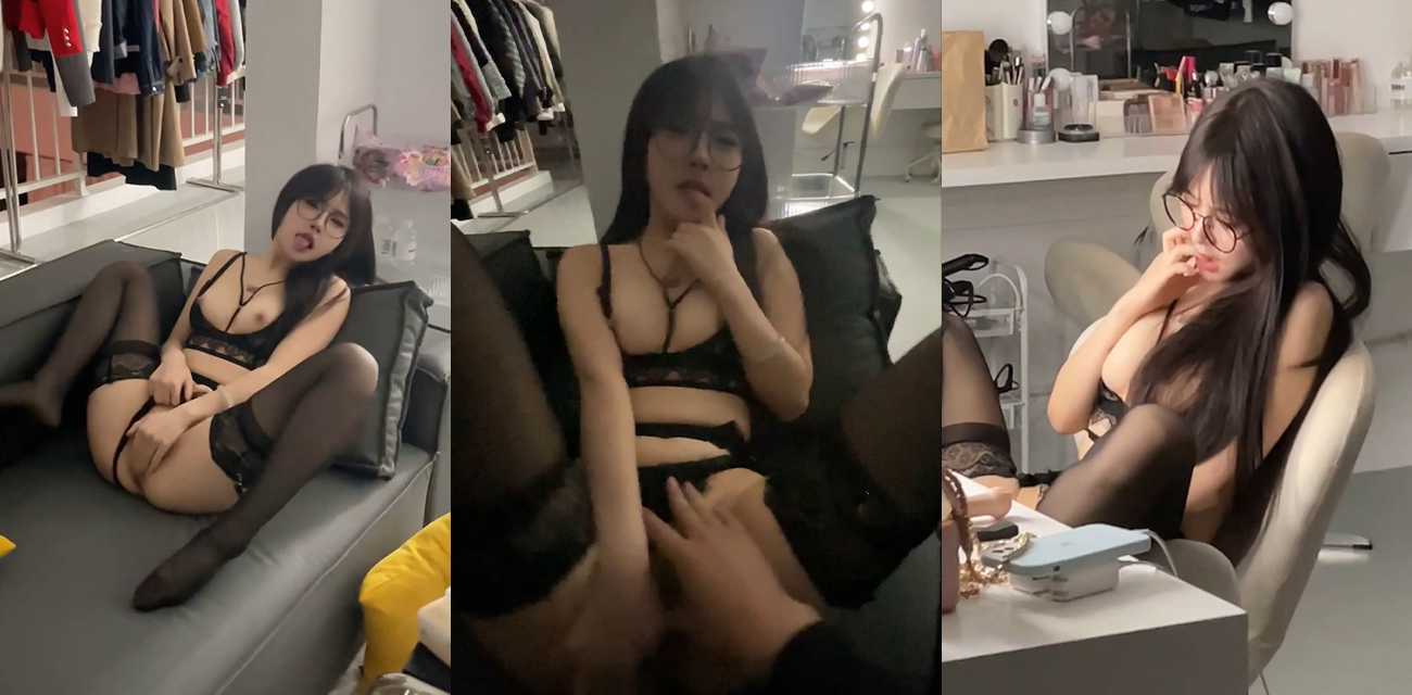 骚到骨子里的极品尤物 song 化妆间发骚自慰抠逼 被发现后秒变母狗被激情后入