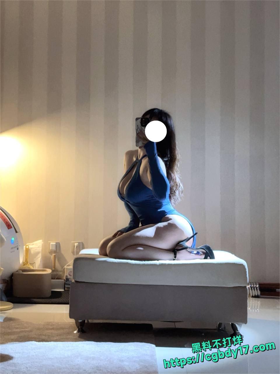 极品蜜桃臀巨乳反差婊2