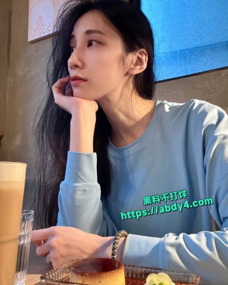 33.4万粉丝的极品高颜值巨乳网美喬歆与前男友早期自拍16
