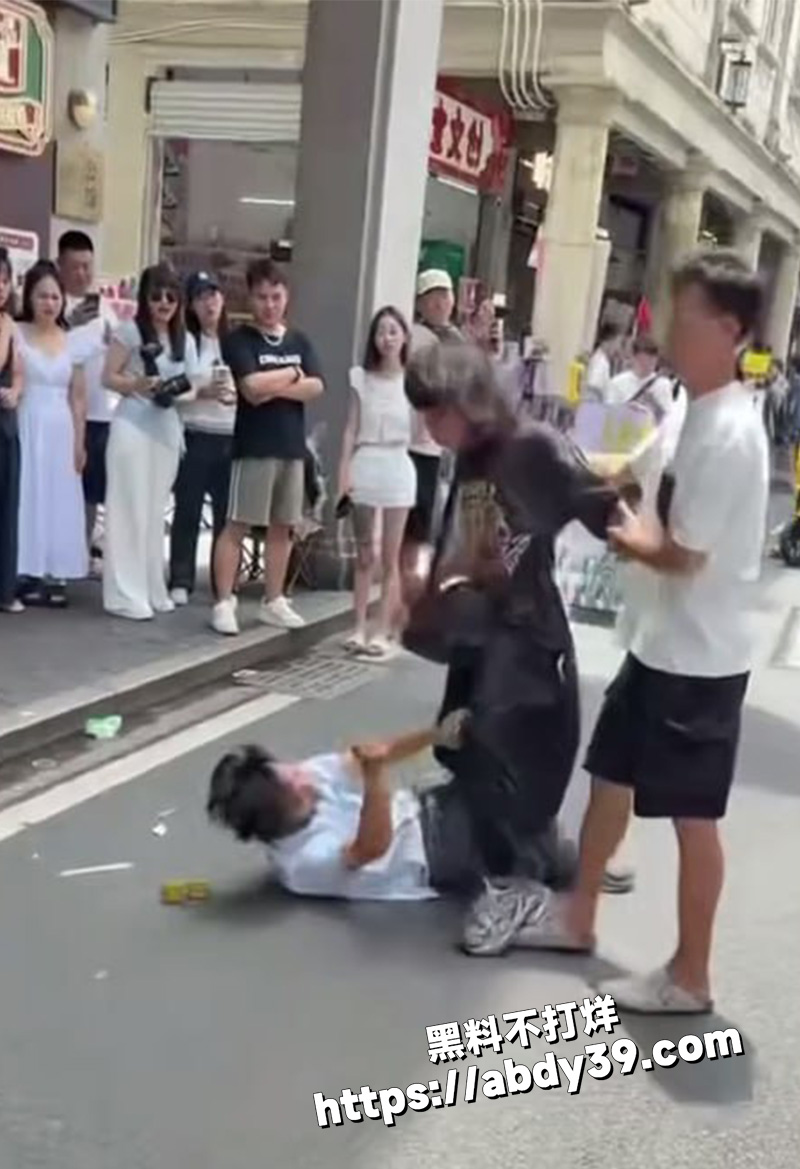 短头男骑脸输出.jpg5