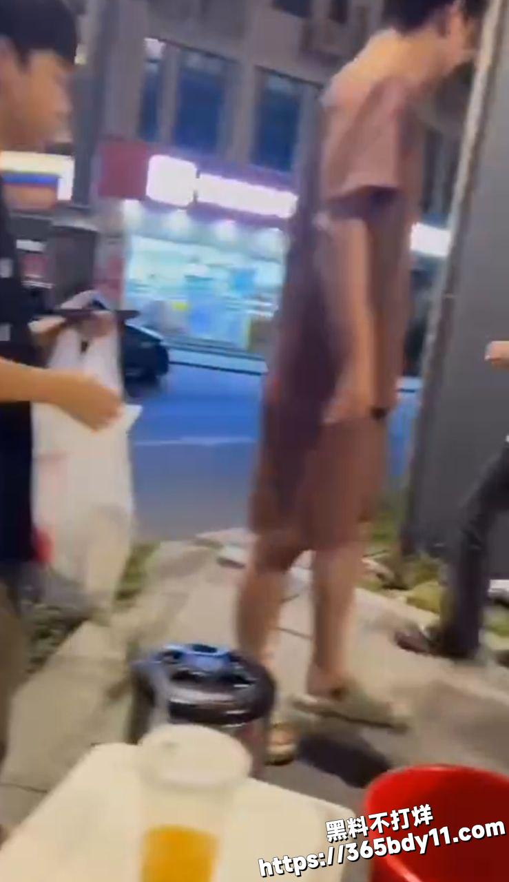 女子持刀4