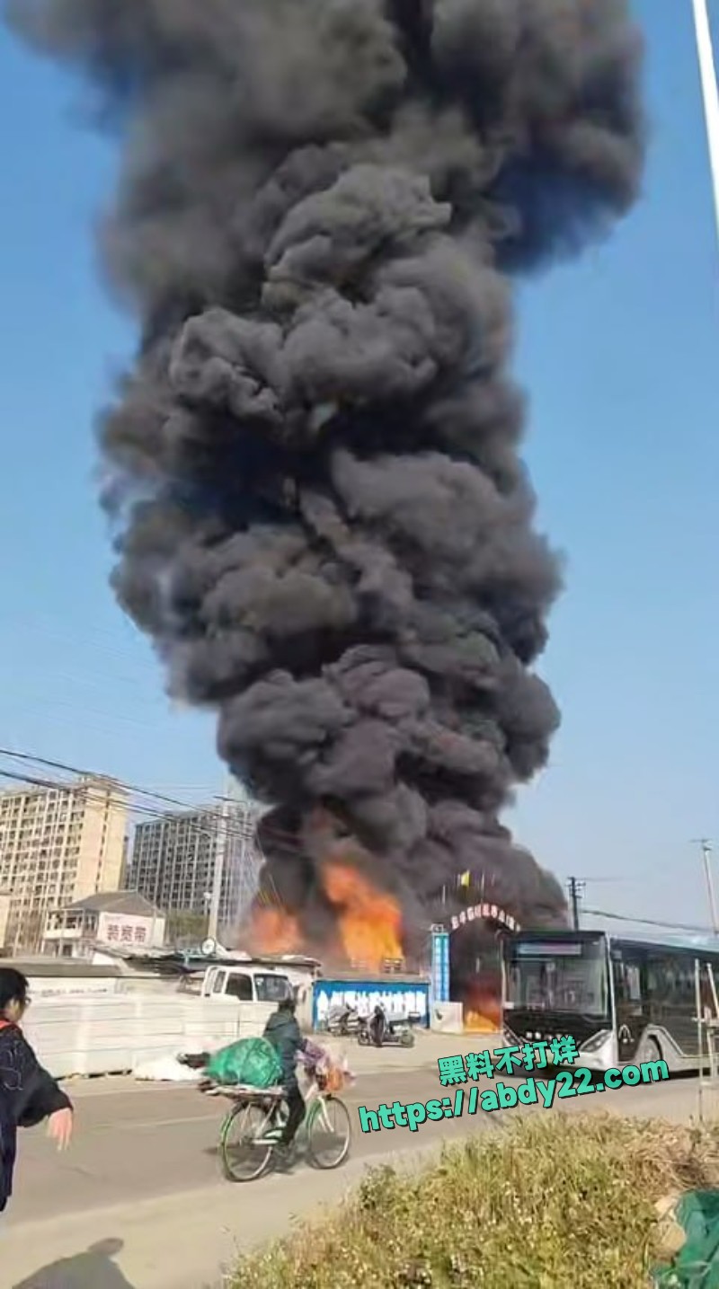 浙江台州一场地突发火情