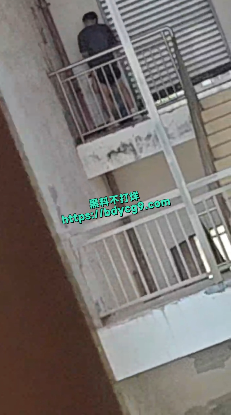 学生在教学楼上演活春宫1