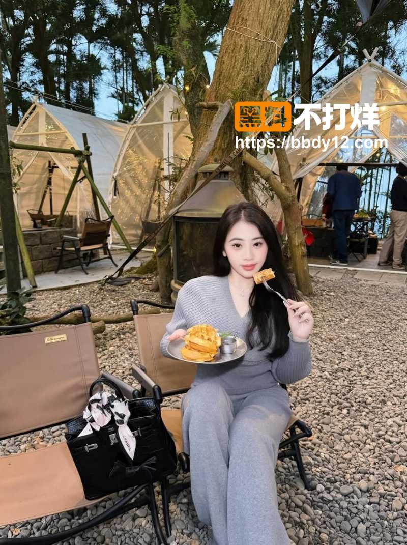 高颜值巨乳服装店老板娘04