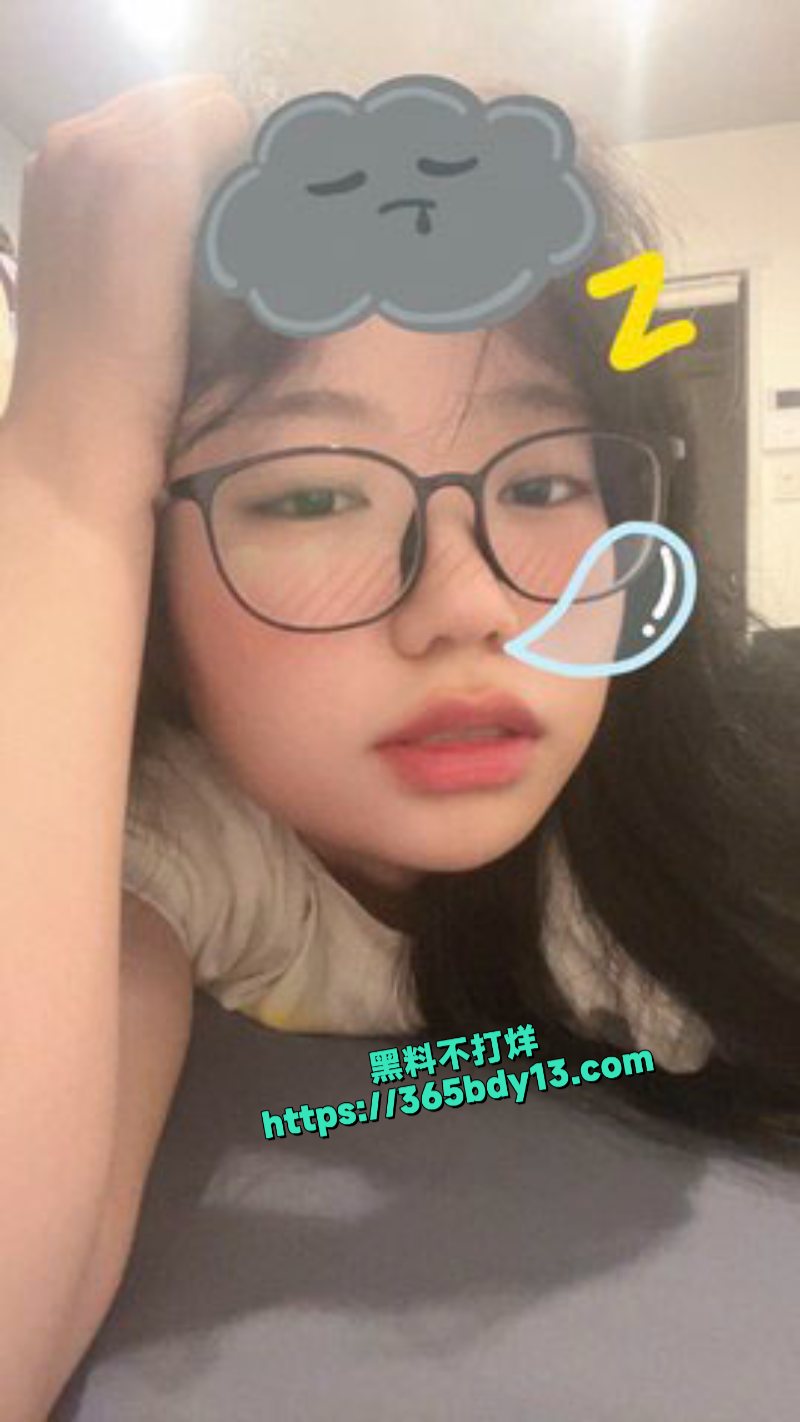 反差眼镜妹momocats平时学霸背后却是只骚母狗给金主老头操8