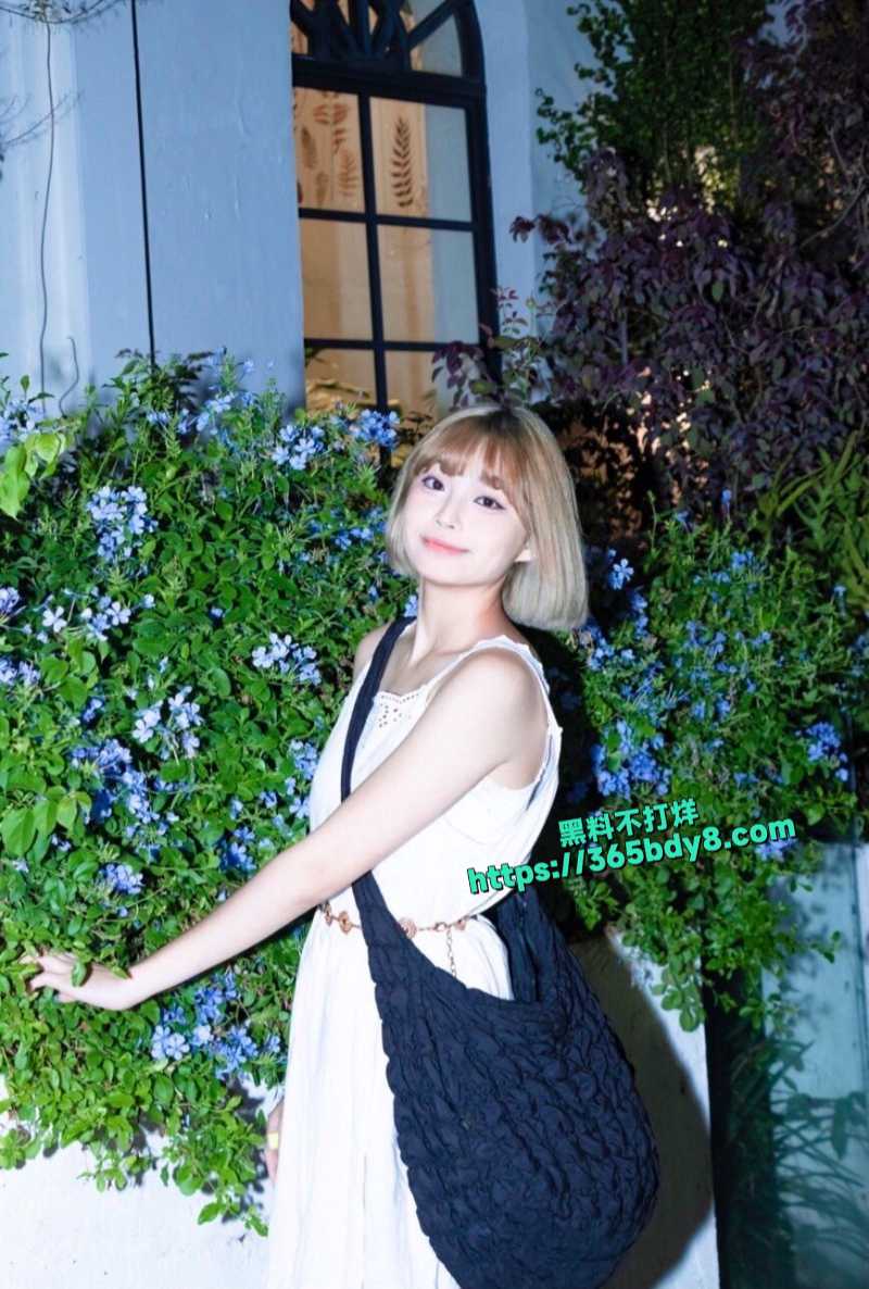 高颜值短发网美依婷8