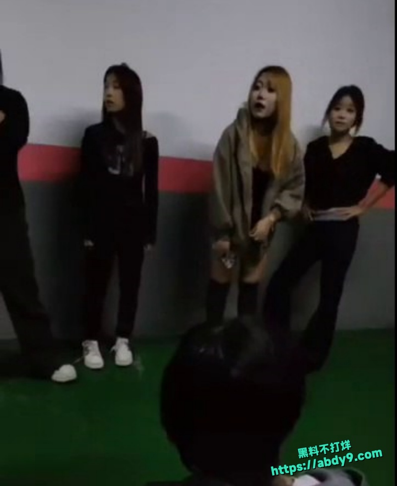 沈阳精神小妹街头约架1