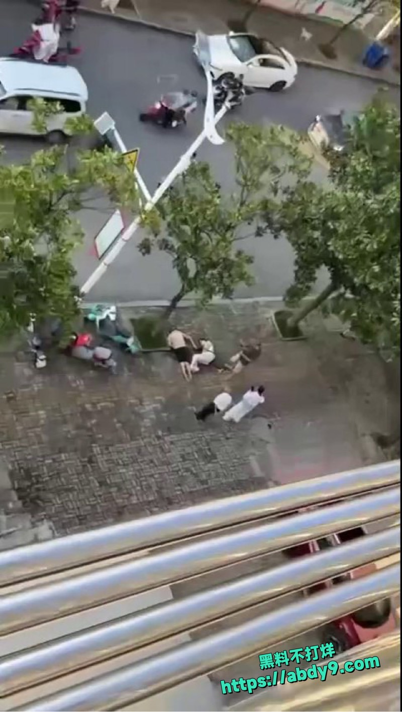 出轨女偷情被老公抓现行2