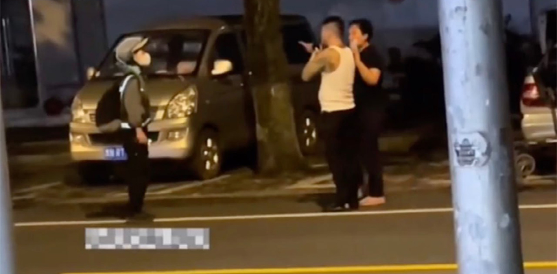 上海闵行区 深夜纹身男与妻子暴力殴打一名女代驾 报警后还当着警察面朝女代驾吐口水