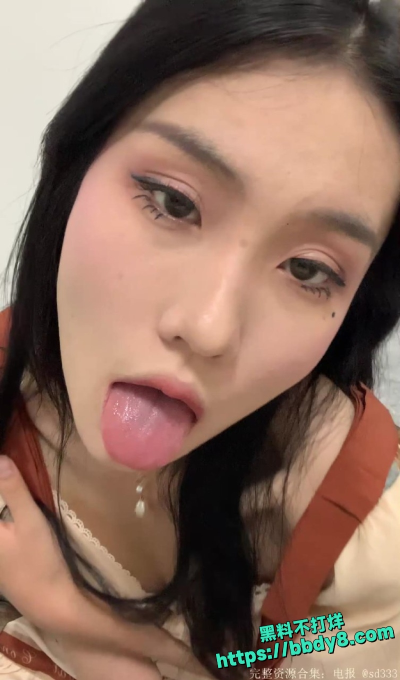 淫荡母狗胆胆私下在出租屋自拍玉足福利脚型完美各种角度展示6