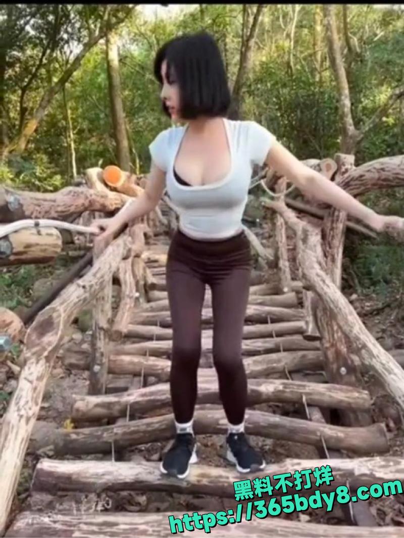 李娜娜爬山遇险被强制猥亵2