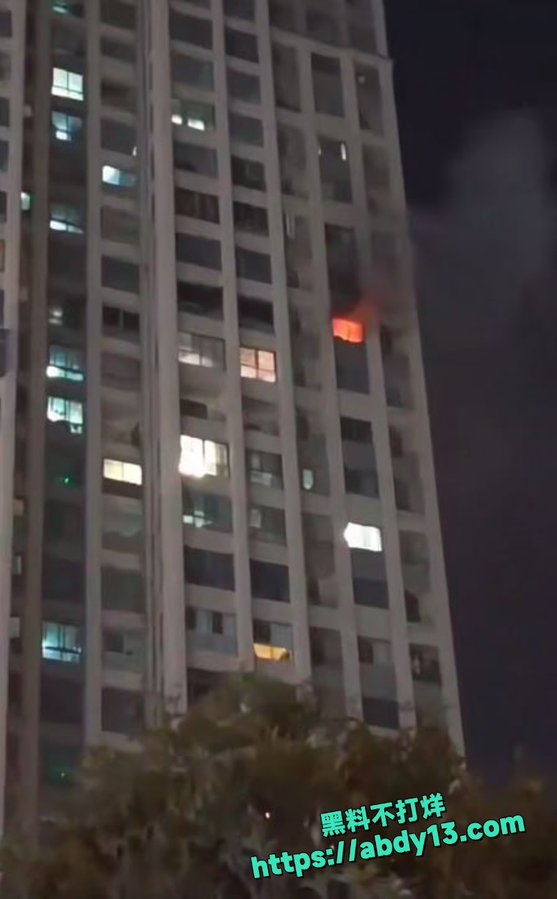 长沙夫妻撕逼烧家视频1