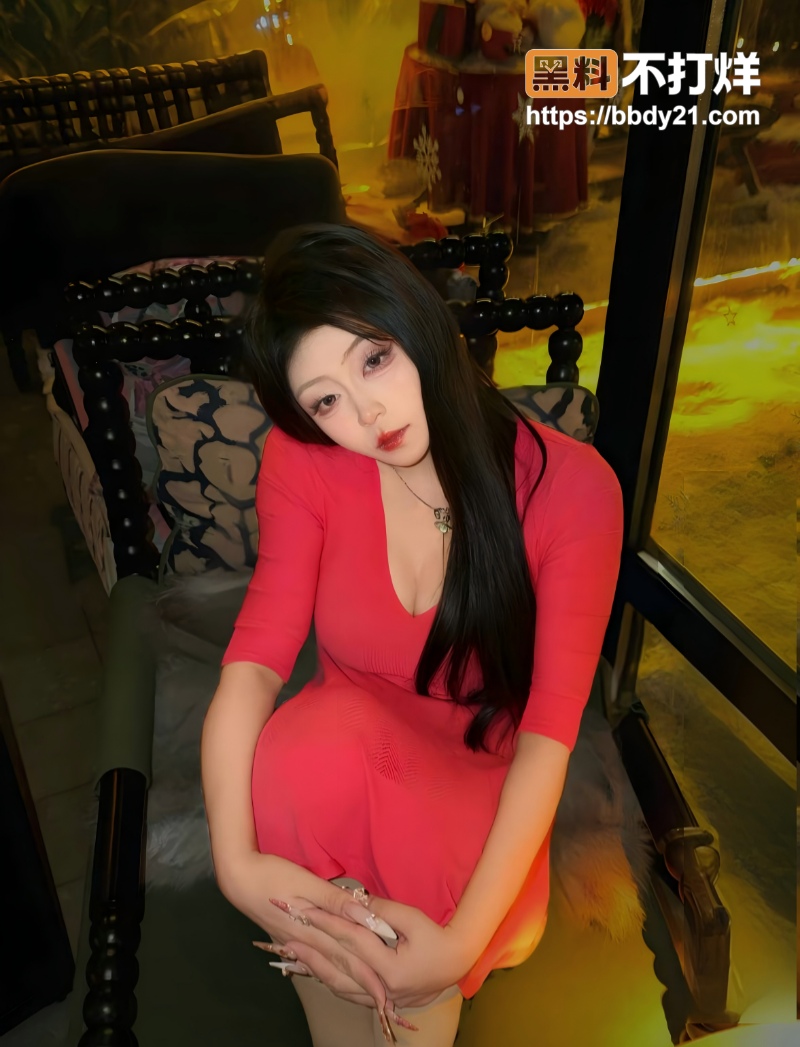 抖音超高颜值女神小噜爱